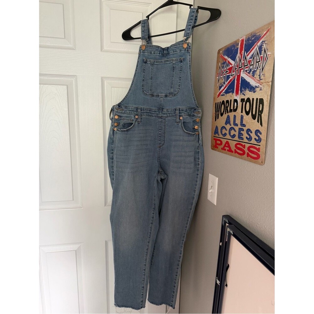 Universal Thread Cropped Denim Overalls Size 10 / 30R Medium Wash